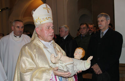Biskup Senior Stanisław na Pasterce w Koźminku