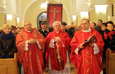 Wielkopiątkowy Krzyż Bł. Jana Pawła II w Parafii Stolec