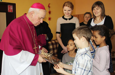 Wizyta Biskupa w szczególnych domach w Zdunach