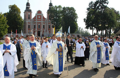 Biskup Stanisław na odpuście u Królowej Rodzin w Lubaszu