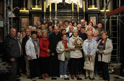 Parafia św. Jadwigi Królowej odebrała relikwie swojej Patronki