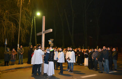 Droga Krzyżowa odprawiona na ulicach Wieruszowa