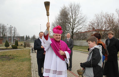 Biskup Edward poświęcił plac zabaw i park w Granowcu