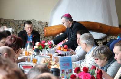 Dom Opieki Caritas w Kaliszu przygotował śniadanie wielkanocne dla ubogich
