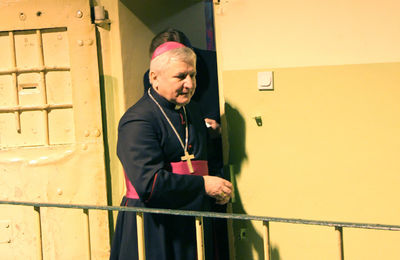 Biskup Kaliski Edward Janiak spotkał się z uwięzionymi