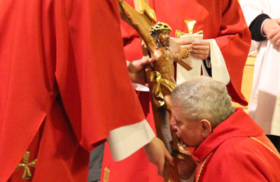 Liturgia Wielkiego Piątku w Katedrze Kaliskiej