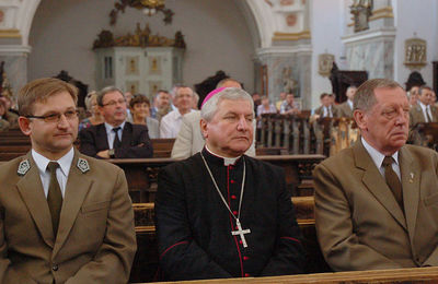 Bp Edward z Leśnikami u Maryi - Strażniczki Wiary w Bardzie