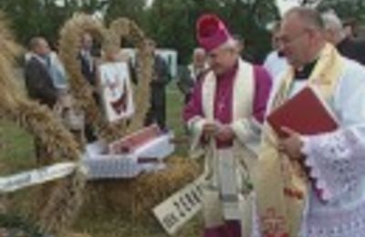 DOŻYNKI DIECEZJI KALISKIEJ 2013 - Parafia św. Wawrzyńca w Stolcu - Prezentacja wieńców