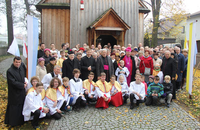 Bp Janiak poświęcił odnowioną świątynię w Ostrzeszowie 
