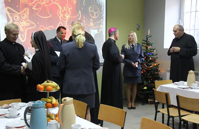 Bp Łukasz odwiedził osadzonych w areszcie śledczym