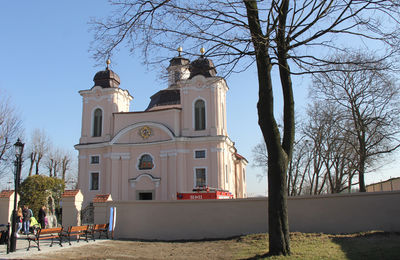 Bp Edward poświęcił odnowioną świątynię w Cieszkowie