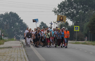 Pielgrzymi dzielnie wędrują ,,Od Maryi do Józefa