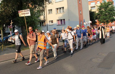 Grupa Brązowa z Ostrowa wyruszyła do Matki Bożej 