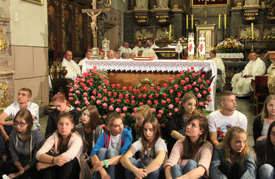 Młodzi na modlitwie u Świętego Józefa przed ŚDM w Krakowie