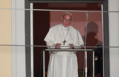 Papież Franciszek w oknie przy ul. Franciszkańskiej