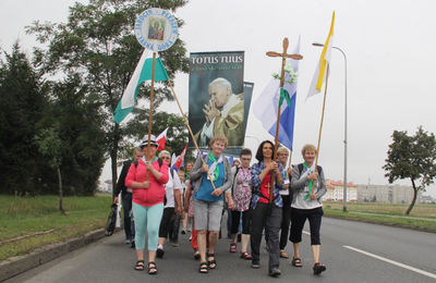 Grupa biało-zielona jako pierwsza wyruszyła na pielgrzymi szlak