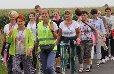 Grupa różana z Błaszek na trasie pielgrzymkowej