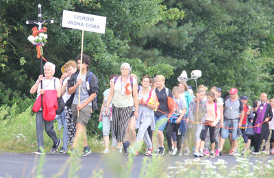 Do Matki Bożej podąża także grupa bursztynowa