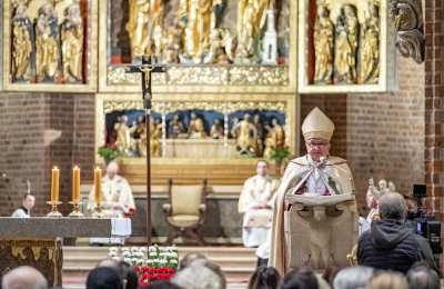 Biskup Edward Janiak przewodniczył uroczystym nieszporom w Katedrze Poznańskiej
