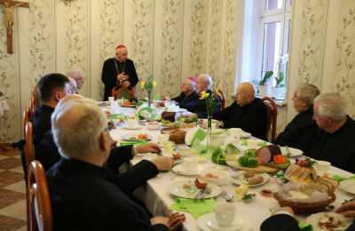 Biskup Stanisław spotkał się z księżmi seniorami