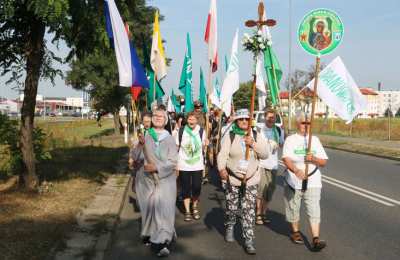Biało-zielona grupa jako pierwsza rozpoczęła pielgrzymkę na Jasną Górę
