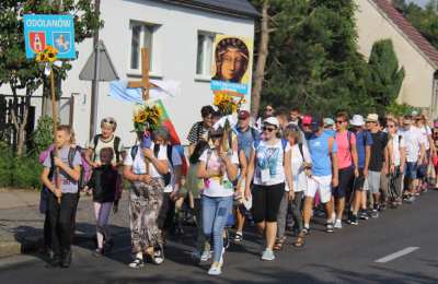 Odolanowska biało-niebieska wyruszyła na szlak pielgrzymkowy