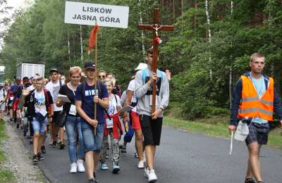 Do Matki Bożej podąża także grupa bursztynowa