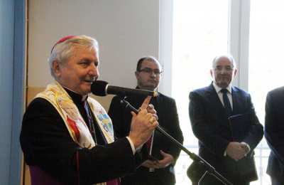 Biskup Kaliski Edward Janiak poświęcił Monoprofilowe Centrum Symulacji Medycznej