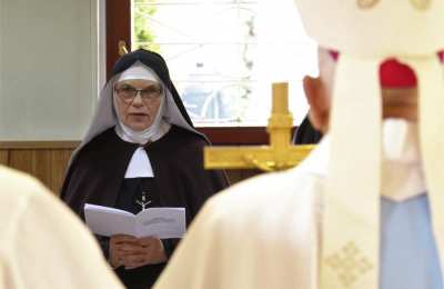 Jubileusz 25-lecia ślubów siostry Marii Krystiany w klasztorze Sióstr Klarysek Kapucynek w Ostrowie Wielkopolskim