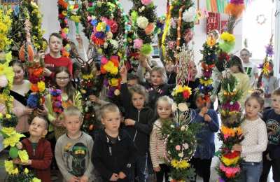 Jest taka polska tradycja - przygotowania do Niedzieli Palmowej w Kucharkach