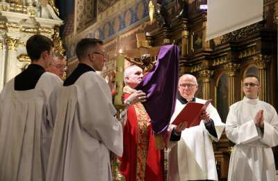 Liturgia Męki i Śmierci Pana Jezusa w katedrze kaliskiej pw. św. Mikołaja