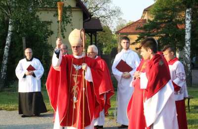 Biskup kaliski Damian Bryl poświęcił Muzeum Parafialne i Park Rodzinny w Kowalewie