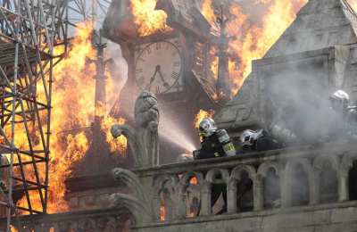 „ Notre-Dame płonie” – od 19 sierpnia w polskich kinach wstrząsający film Jean-Jacquesa Annaud