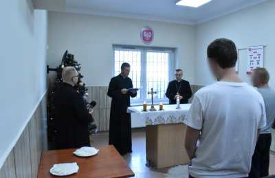 Biskup Damian odwiedził osadzonych w Ostrowie Wielkopolskim i w Kaliszu