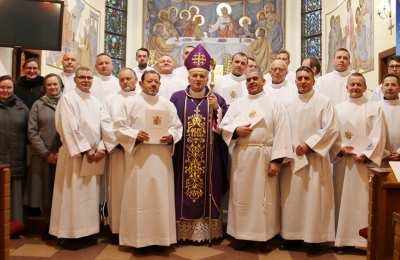 Biskup Łukasz Buzun ustanowił 22 nadzwyczajnych szafarzy Komunii Świętej