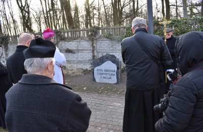 Poświęcenie Drogi Krzyżowej w Domu Jana Pawła II w Ostrowie Wielkopolskim