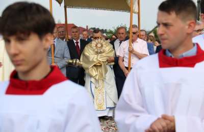 Suma odpustowa i jubileusz 25-lecia istnienia w parafii MB Fatimskiej w Jarocinie