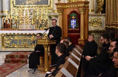 Wręczenie dekretów wikariuszowskich w kaliskiej katedrze