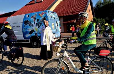 Z ostrowskiego osiedla Zębców wyruszyła II Pielgrzymka Rowerowa na Jasną Górę