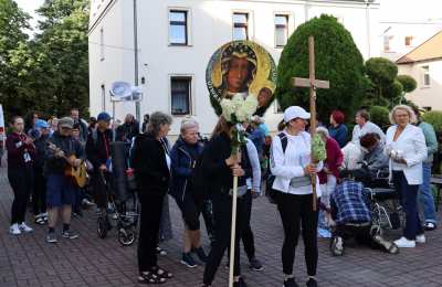 Grupa biało-niebieska z Odolanowa wyruszyła na Jasną Górę