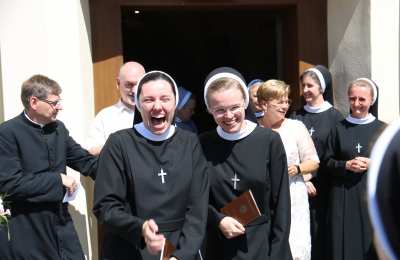 Dwie Siostry złożyły swoje pierwsze śluby w klasztorze Nazaretanek w Ostrzeszowie