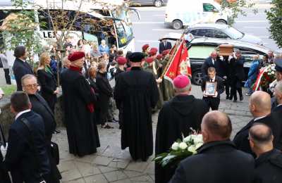 Ciało podróżnika Stefana Scholc-Rogozińskiego sprowadzone z Paryża do Kalisza