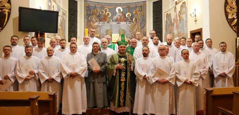 Biskup Łukasz Buzun ustanowił 35 nadzwyczajnych szafarzy Komunii Świętej