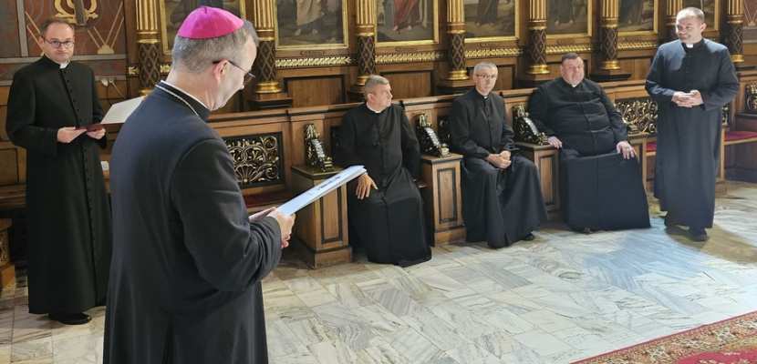 Wręczenie dekretów proboszczowskich w kaliskiej katedrze