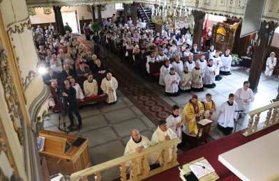 Jubileusz 50-lecia parafii i konsekracja kościoła NMP Królowej Polski w Ostrowie wlkp.