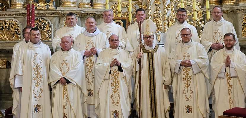Kapłani świętowali 25. rocznicę święceń kapłańskich w kaliskiej katedrze