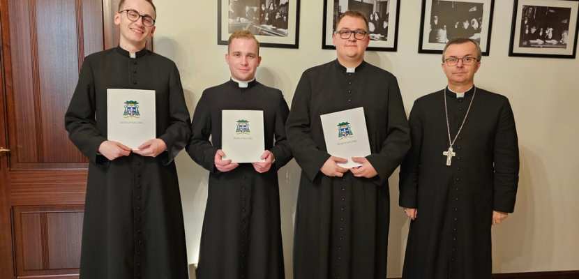 Bp Damian Bryl wręczył neoprezbiterom dekrety kierujące na parafie