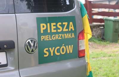 Grupa żółto-zielona z Sycowa zmierza na Jasną Górę