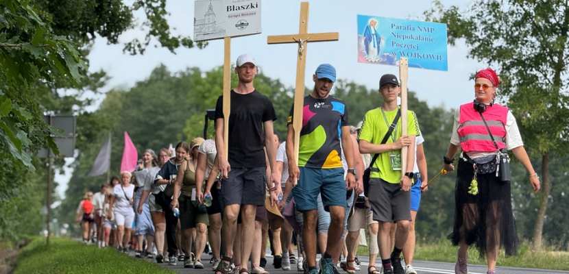 Grupa różana z Błaszek i grafitowa z Wojkowa w drodze na Jasną Górę