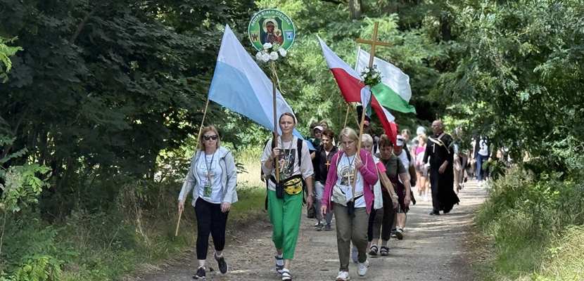 Grupa biało-zielona z Jarocina pielgrzymuje na Jasną Górę